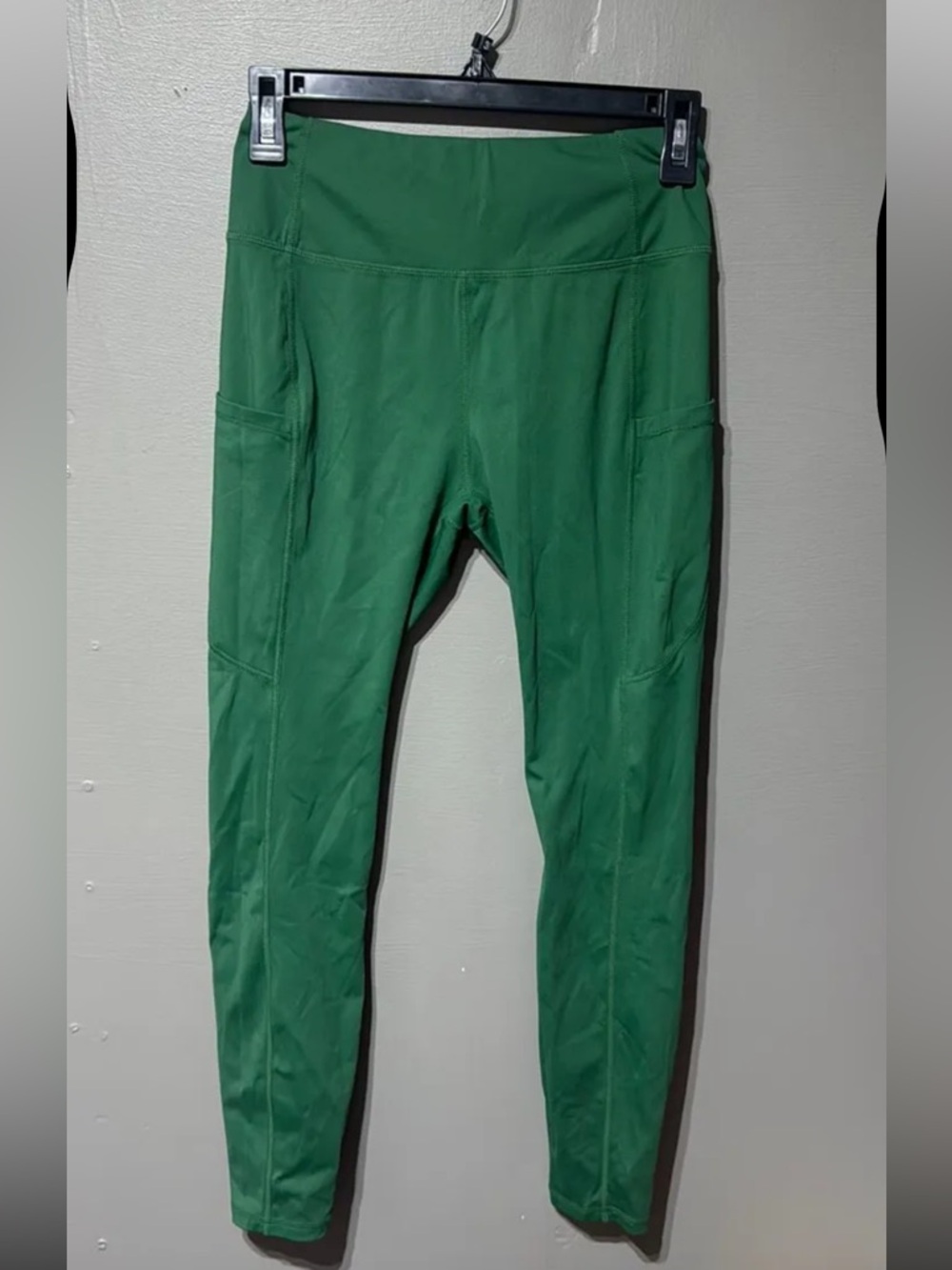 Amazon Women's Green High-Rise Leggings with Side Pockets